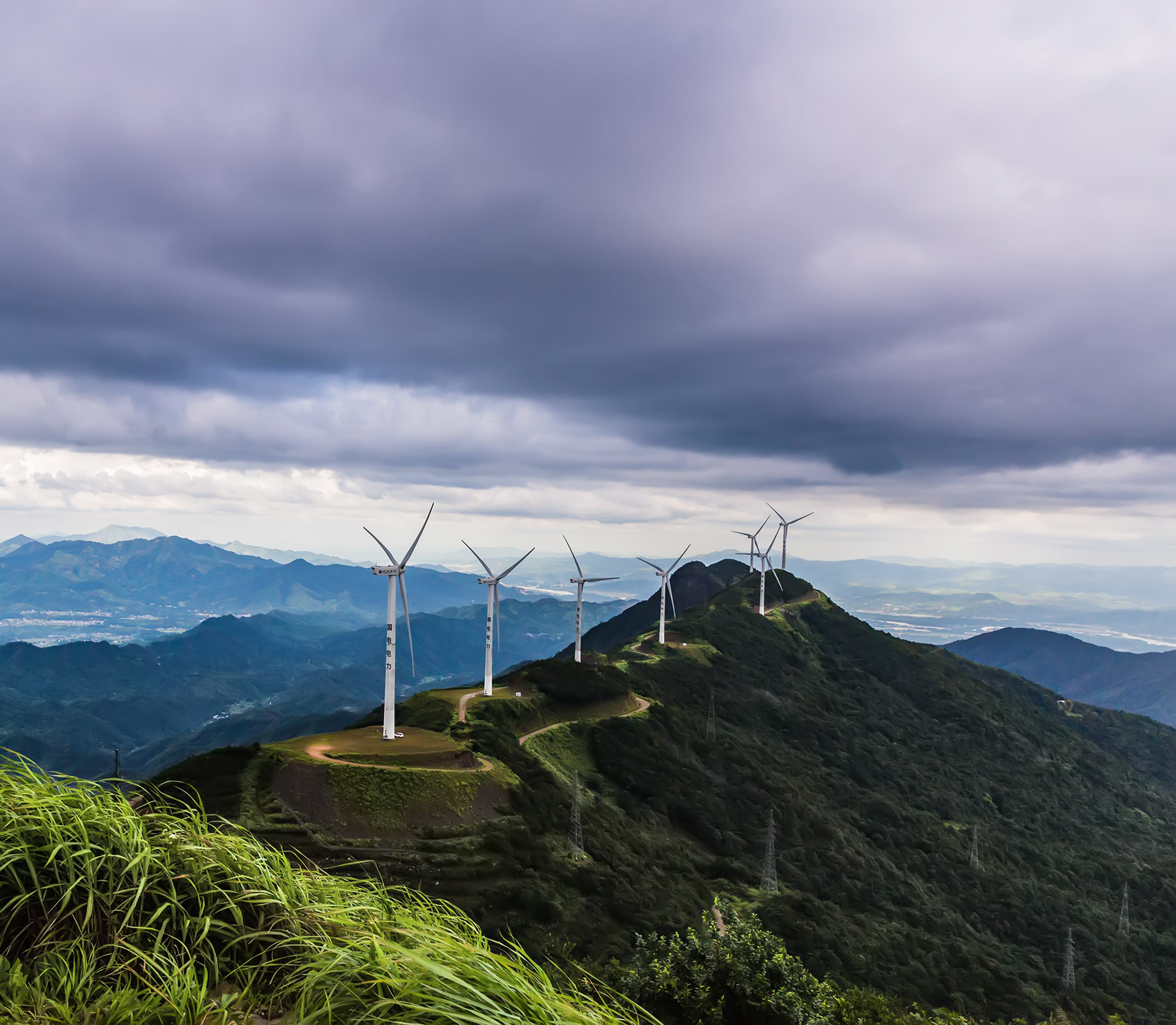 乌云呼啸缺牙山2017.7.16摄于广东省东源县婵子顶