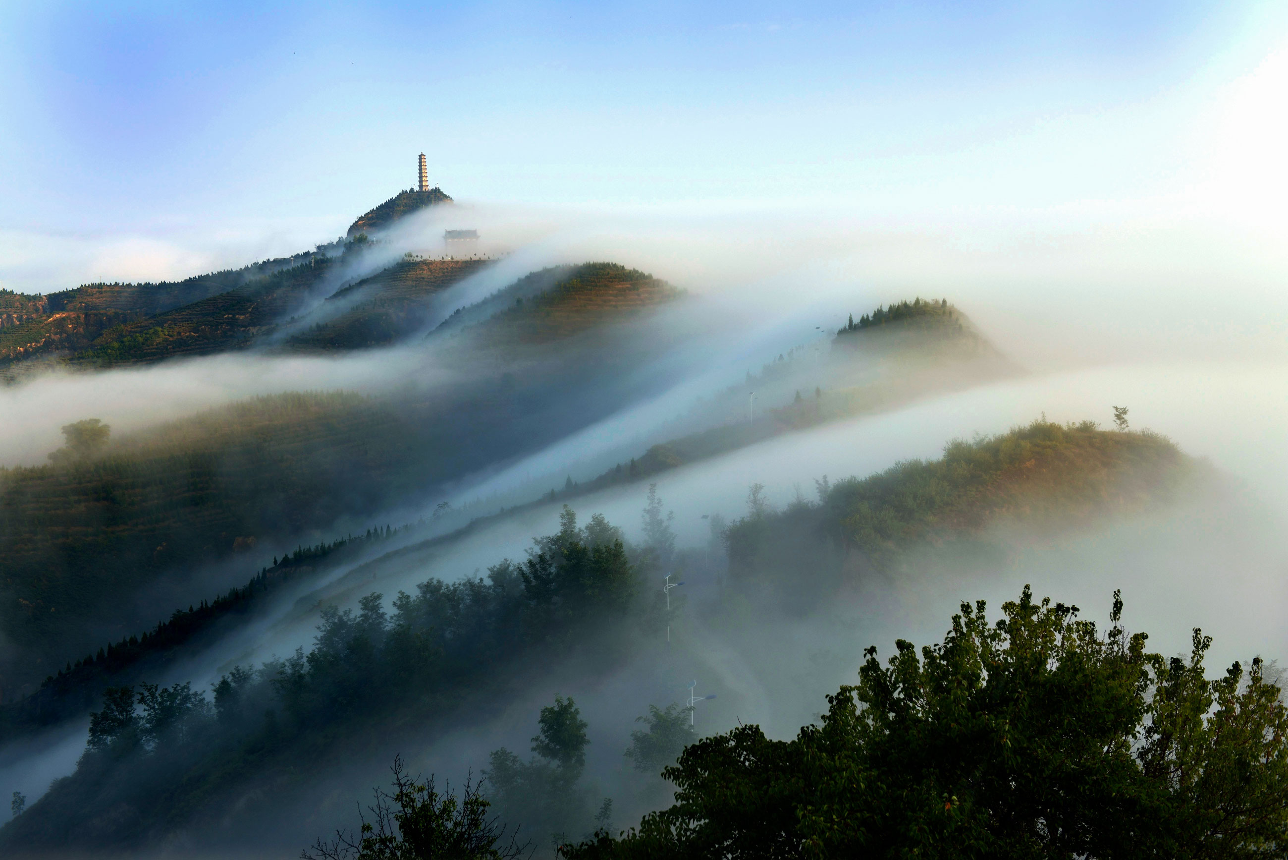 《晨-韵》2014年9月摄于陕西省子洲县瓜园则湾乡西峰寺.