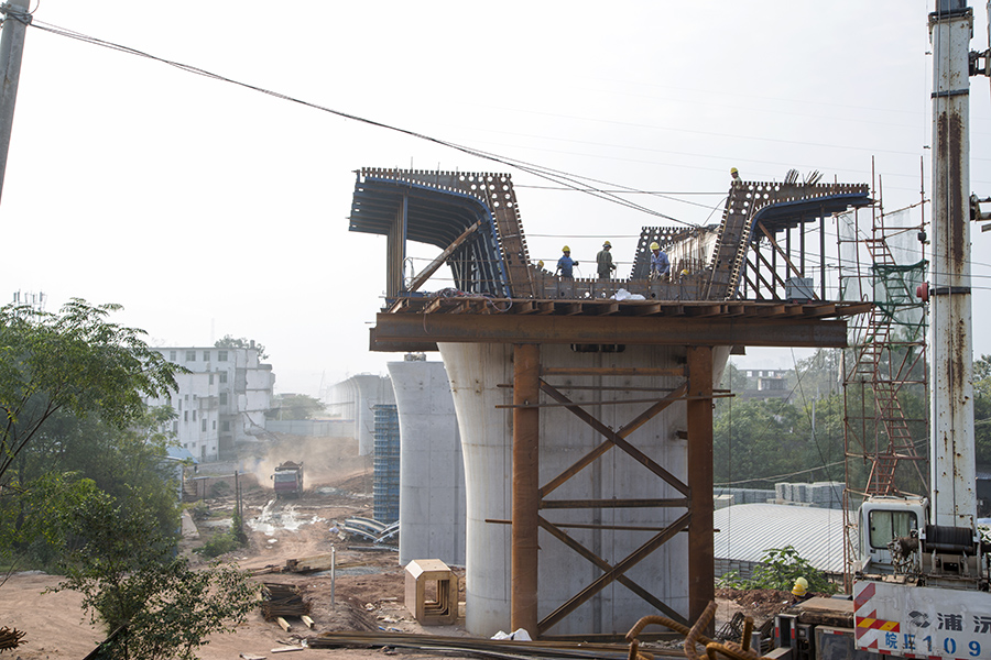 为保证桥梁施工质量,精确测量计算梁面高程.根据地质结构 .