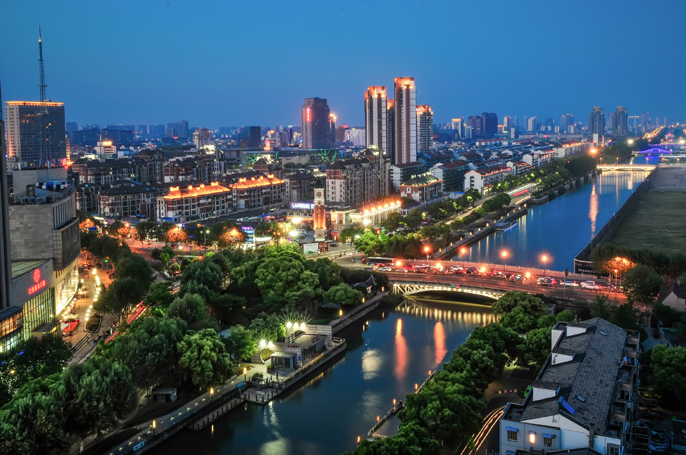 《绿色娄江夜》摄于江苏昆山市东大桥-第四届"中国园林"摄影大展投稿