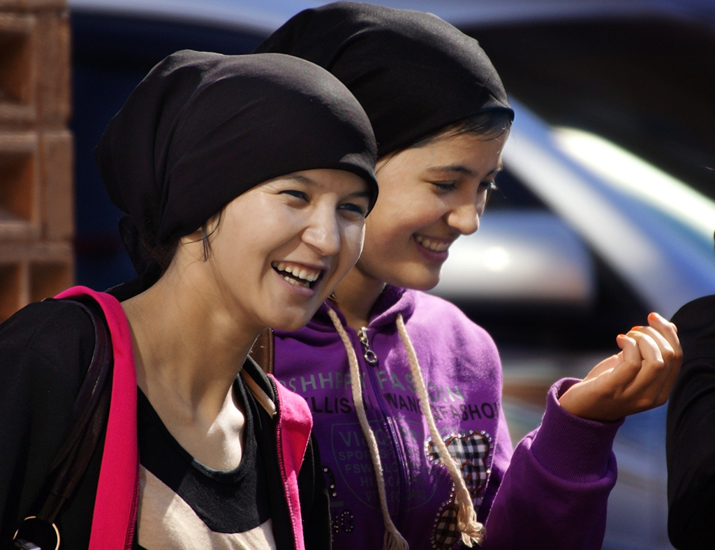 风情万种的维吾尔族女性丝巾(组照30幅)