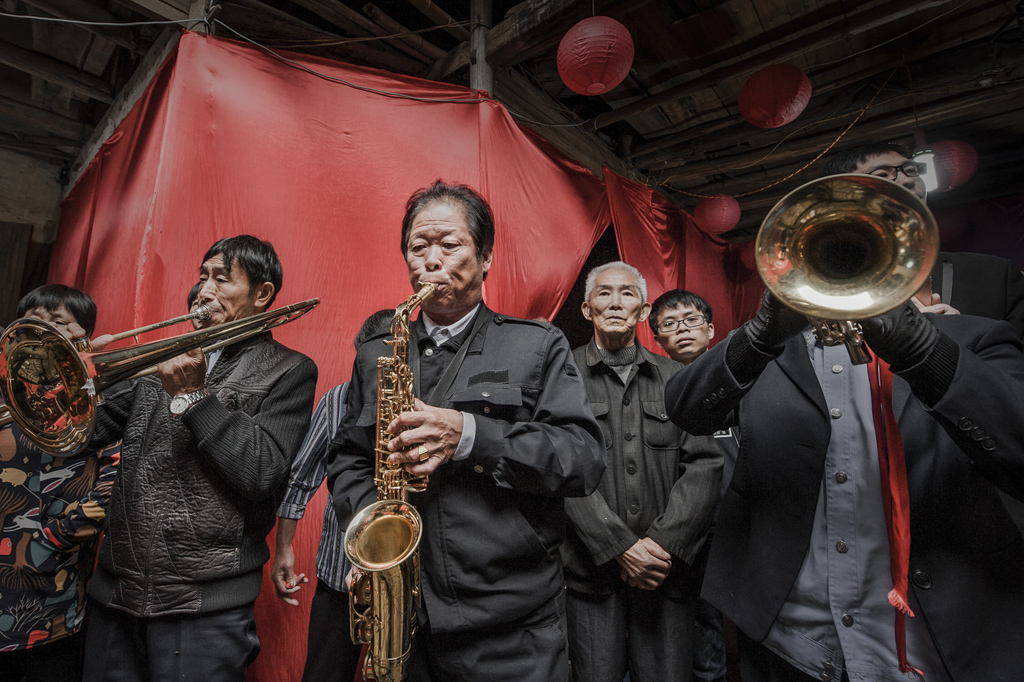 《冬日的山村婚礼》15-10:乡村的婚庆乐队再次奏响了朴素的婚礼进行曲