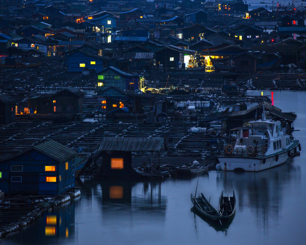 渔家灯火--拍摄于霞浦盐田