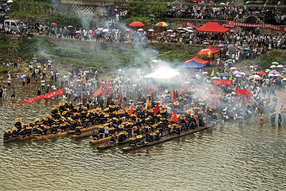苗族独木龙舟节(组)