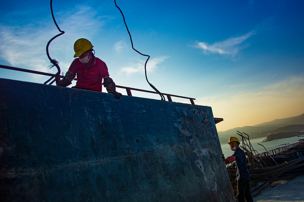 《忙碌的身影》