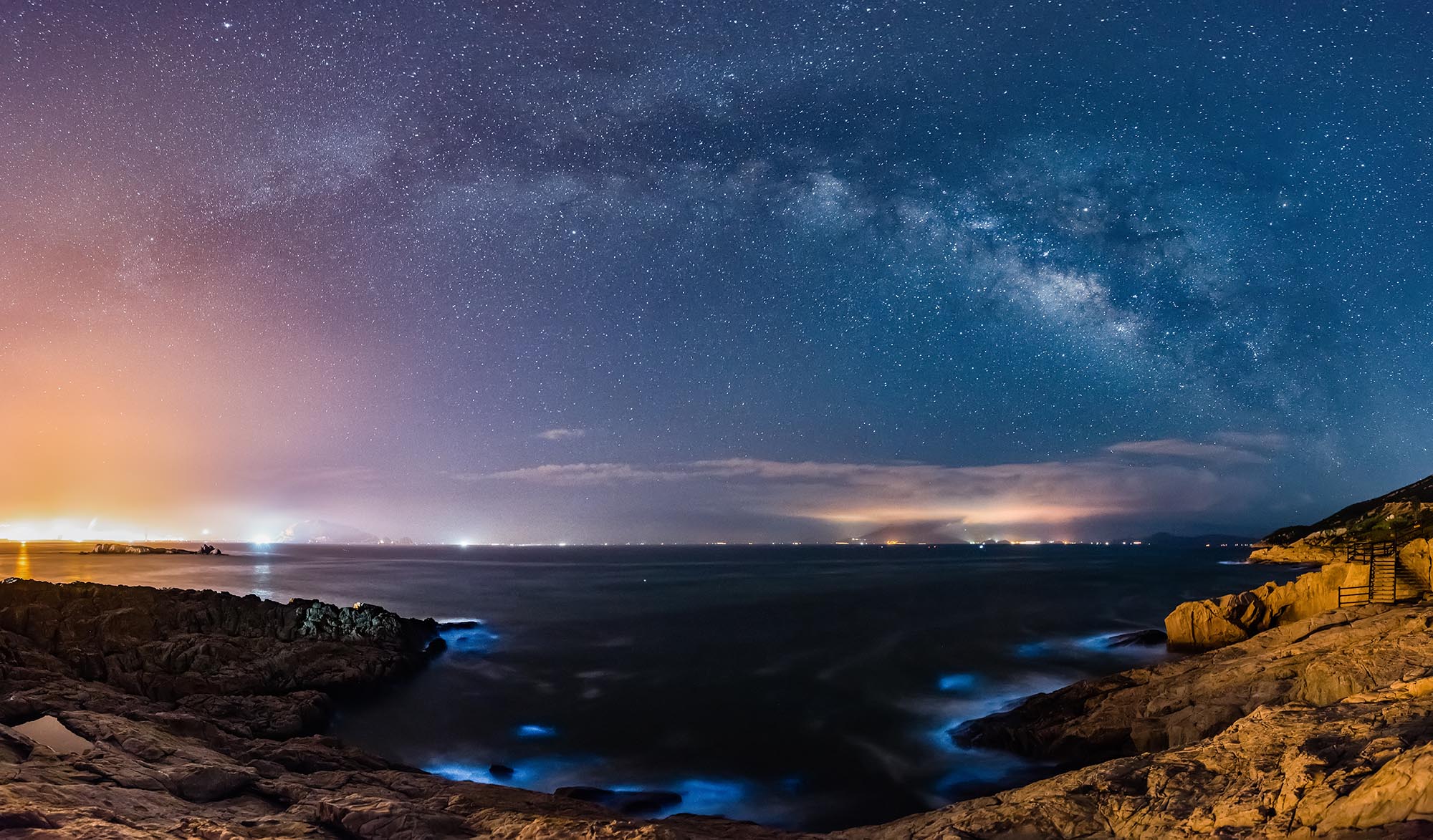 《蓝眼泪银河》