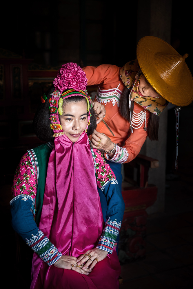 家园,时间是2017年7月29日上午,作品表现的是惠女出嫁时的服饰装扮等