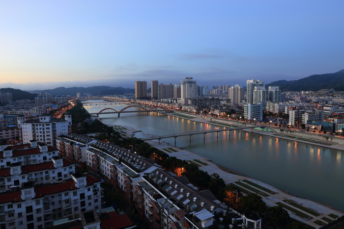 桐江溪畔(组图)