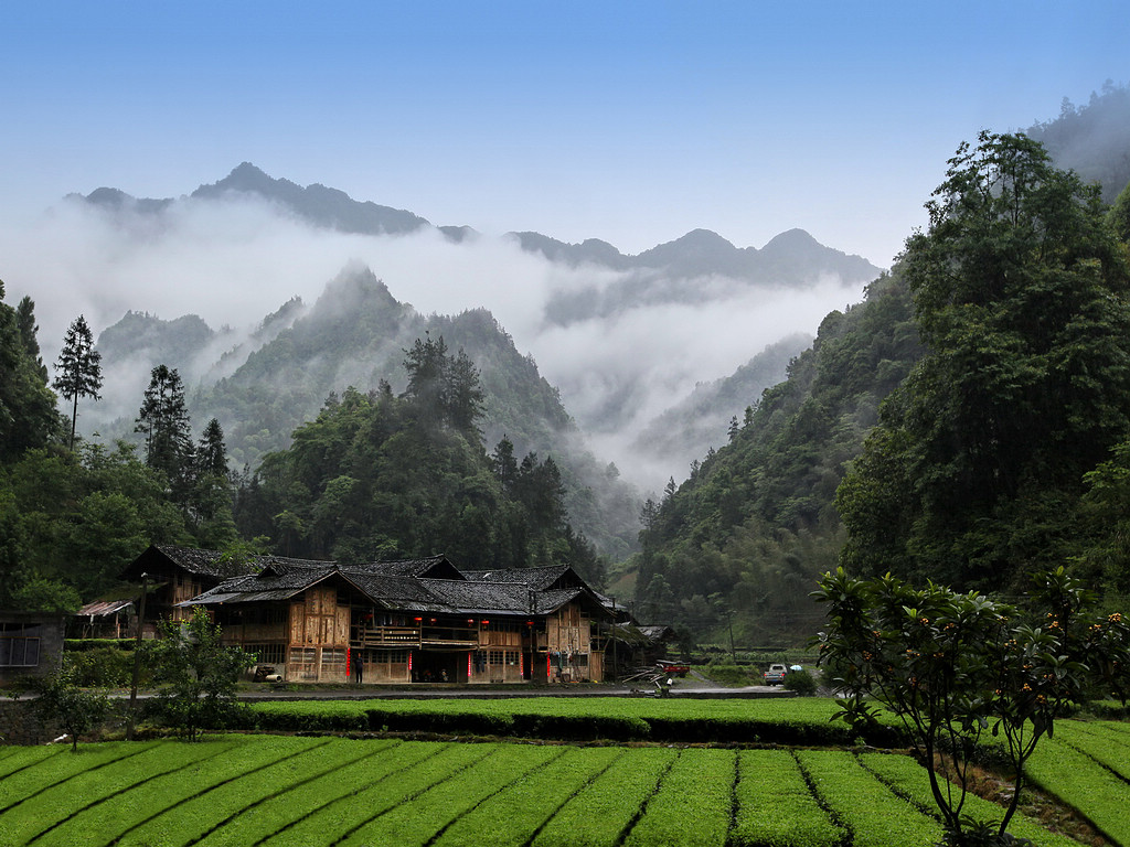 《土家山寨》 摄影:钟庆顺