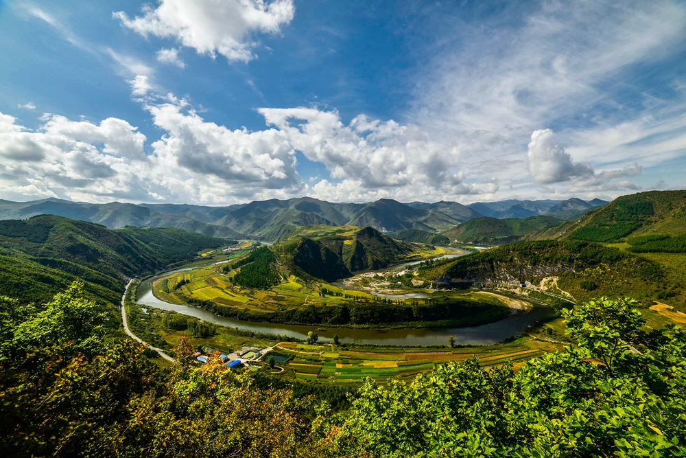 祥云飞舞太极湾(长白县马鹿沟镇万宝岗村风光)