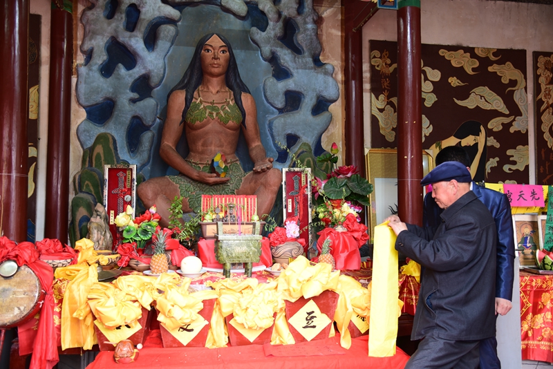 《娲皇》(祭祀娲皇组照之一)2016年4月20日拍摄于甘肃省天水市秦安陇