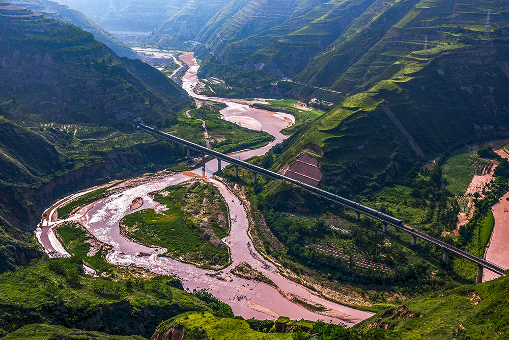 《陇海铁路贯亚欧》