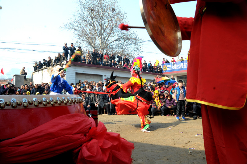 锣鼓声声闹秧歌