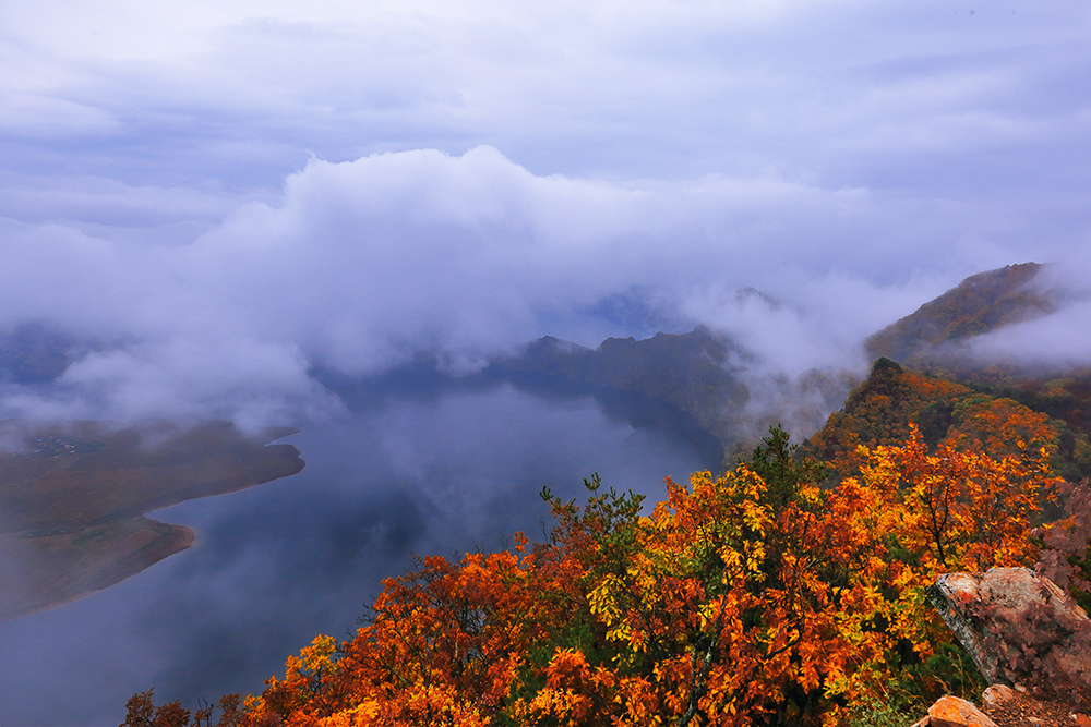 山水云间一幅画