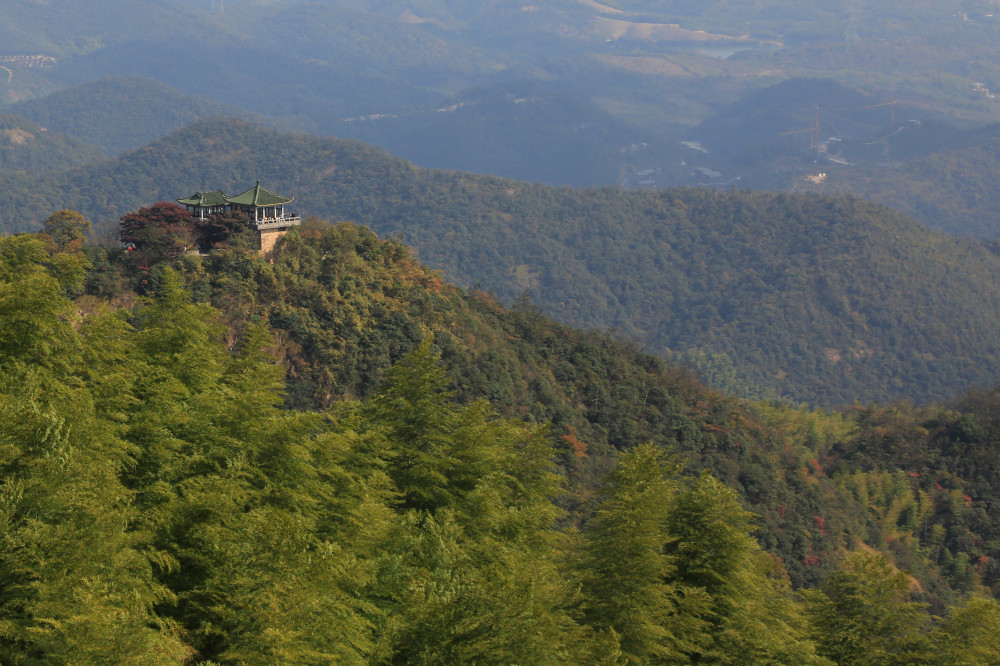 《远眺旭光台》