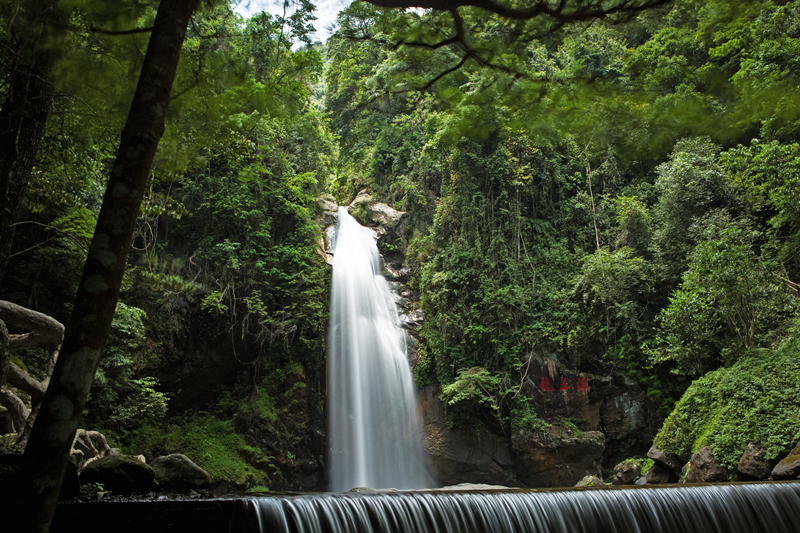 龙王潭瀑布