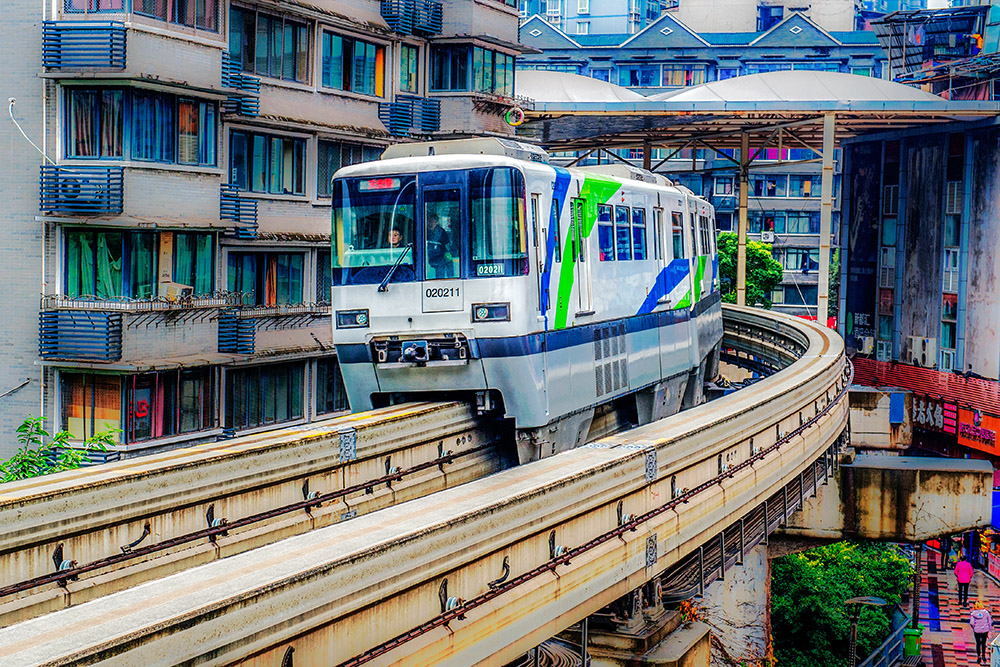 《轻轨从家门前过》