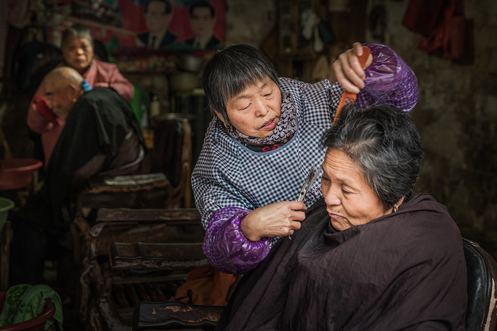 《姐妹理发店》组照
