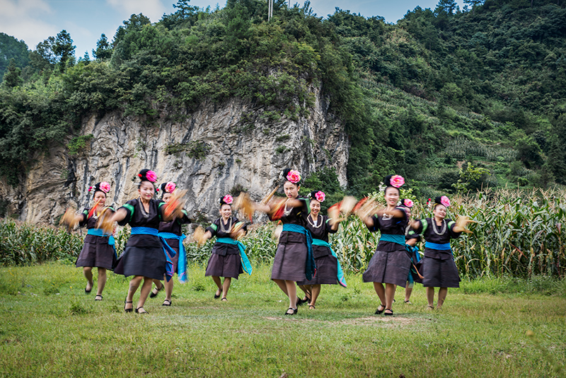 《苗族板凳舞》