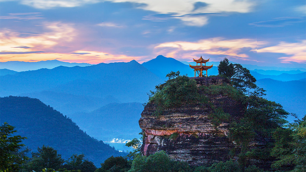 暮色苍茫香炉峰