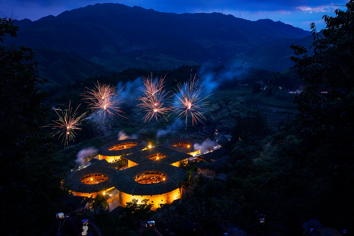 《田螺坑夜色》——陈燕 摄-南靖土楼杯"中国传统村落"全国摄影大展