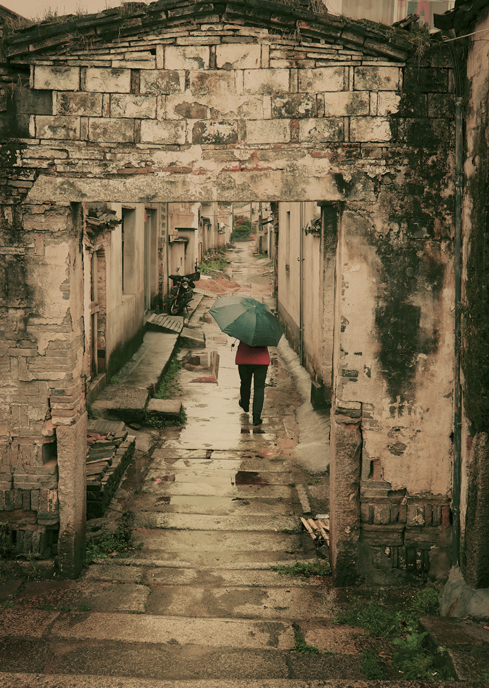 古镇雨巷-第二届 "摄影小镇——陵阳" 全国摄影大展投稿区-大众摄影网