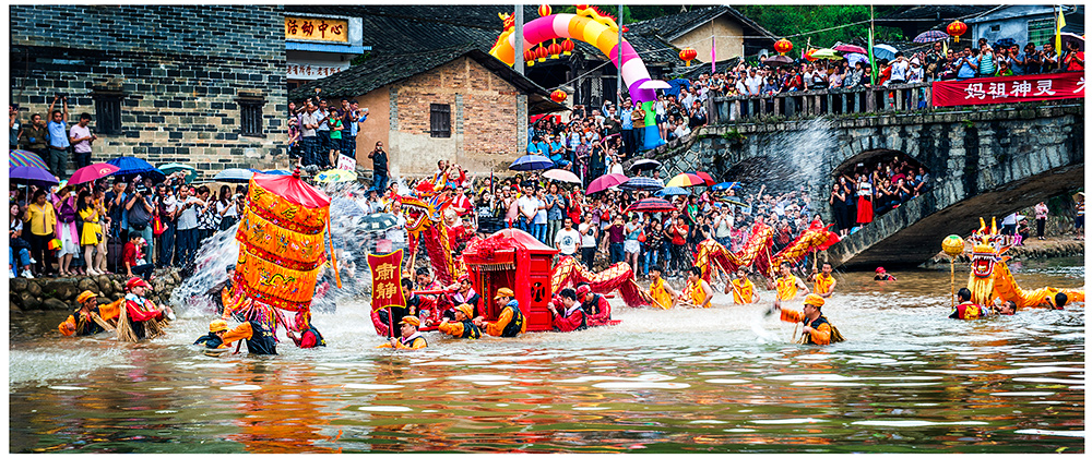 《万众瞩目的水上送妈祖精彩民俗活动》-南靖土楼杯"中国传统村落"