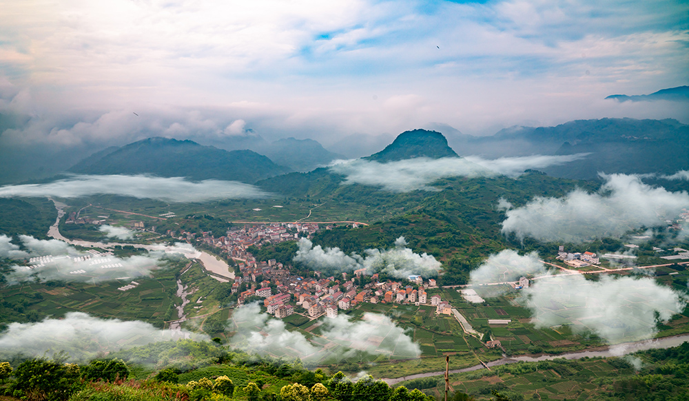 《农夫(斗笠山)耕云》 (摄于新昌镜岭镇 斗笠山2018.6.6)