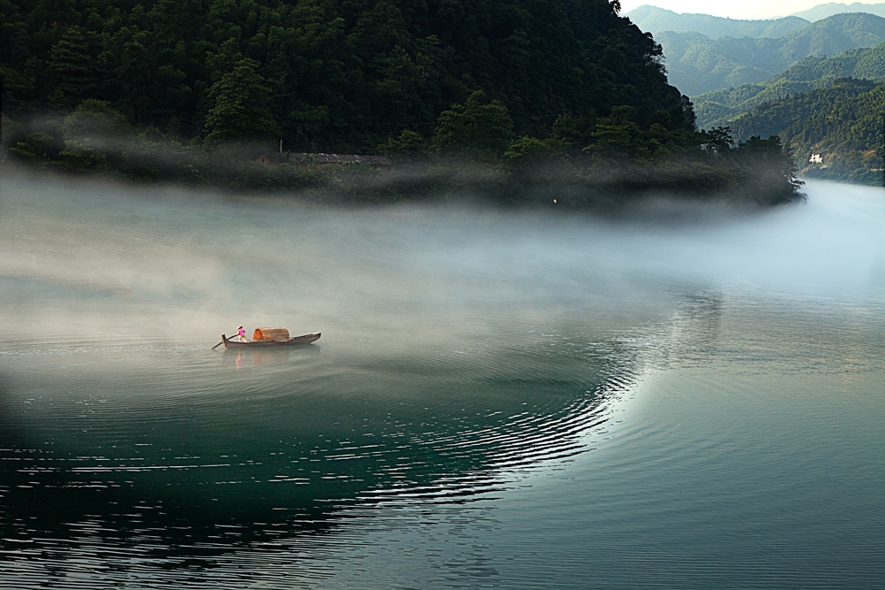 《荡舟东江湖》