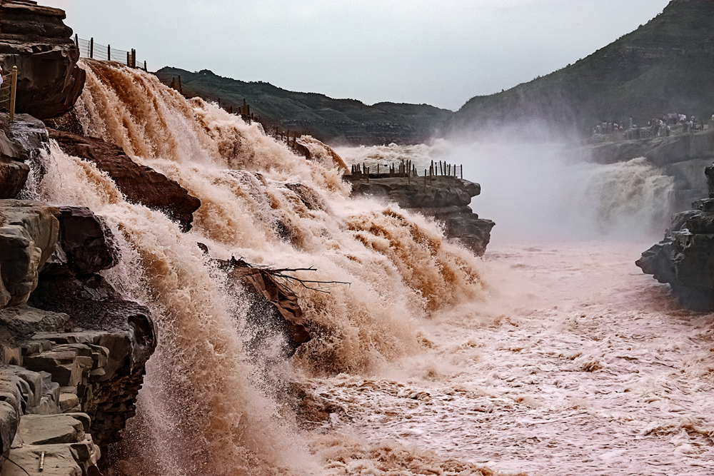 黄河之水天上来,浩浩荡荡奔腾不息的黄河之水,在壶口形成巨大的瀑布