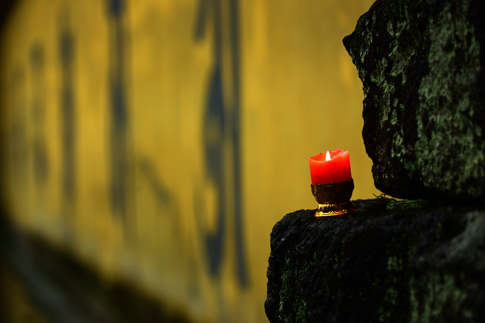 松下石桥路,雨中山殿灯(禅意大佛寺)