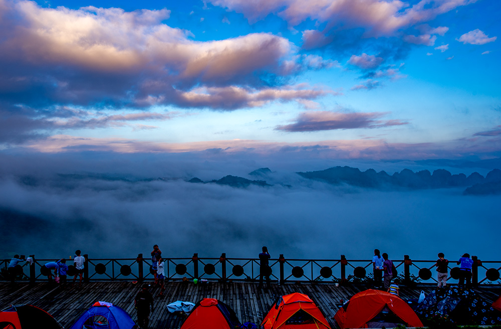 云霞明灭或可睹