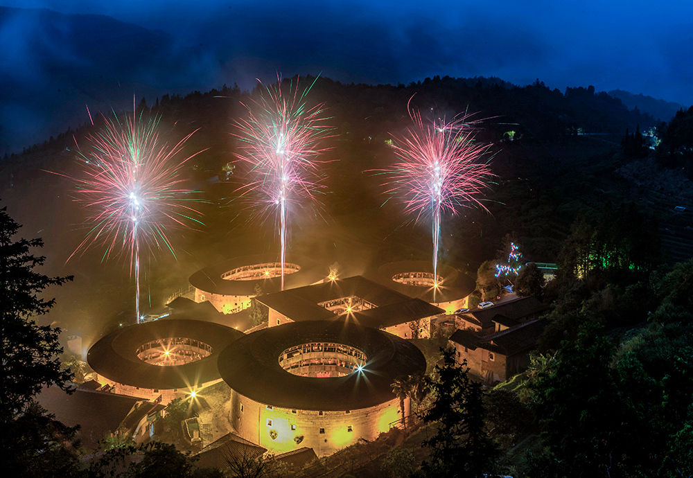 【节日的土楼】