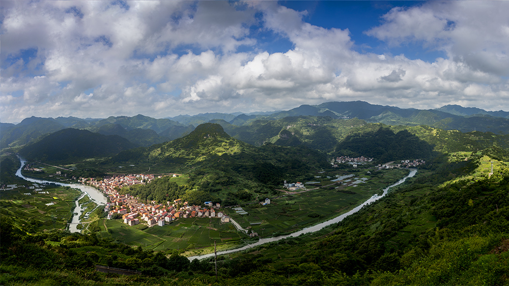 《天姥三重岭》(唐 李敬方 《登天姥》)