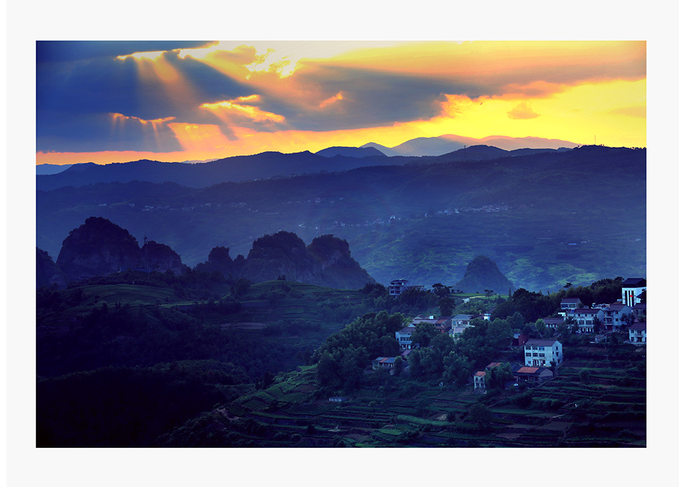 《赤霞动金光1》