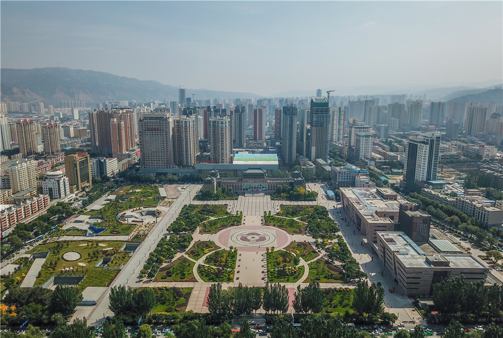 《西宁最中心》-拍摄于2018年9月青海省西宁市