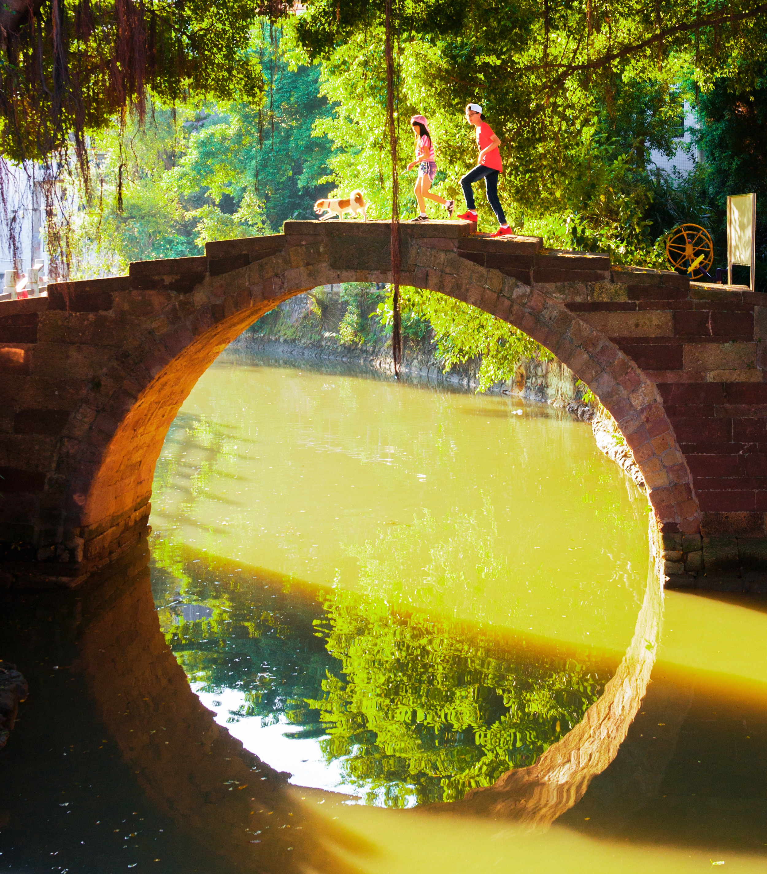 双美桥位于广东省中山市小榄镇北街,建于明代洪武元年,距今已有400多