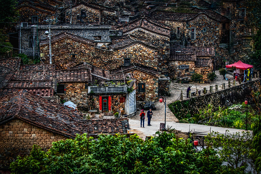 《美丽的石头村》