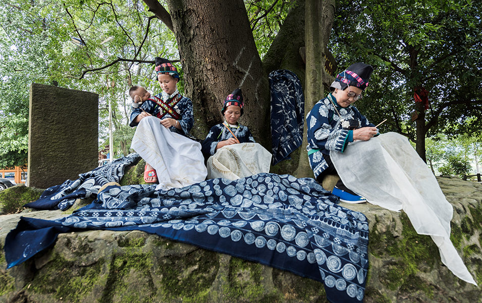 《蜡染之乡》——2016年6月26日摄于贵州省丹寨县-南靖土楼杯"中国