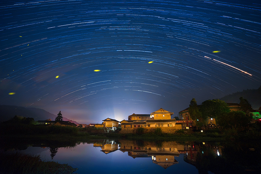 《星空耀土楼》(组照)