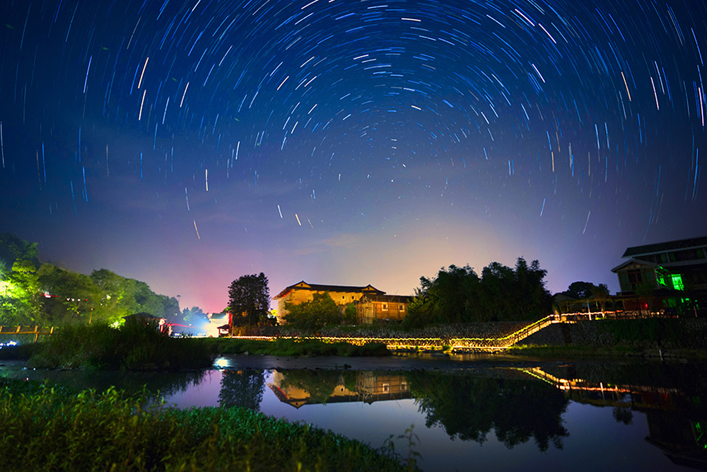《星空耀土楼》(组照)