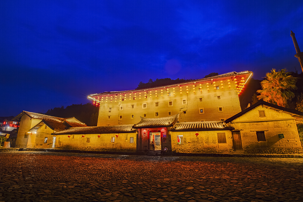 流光溢彩和贵楼