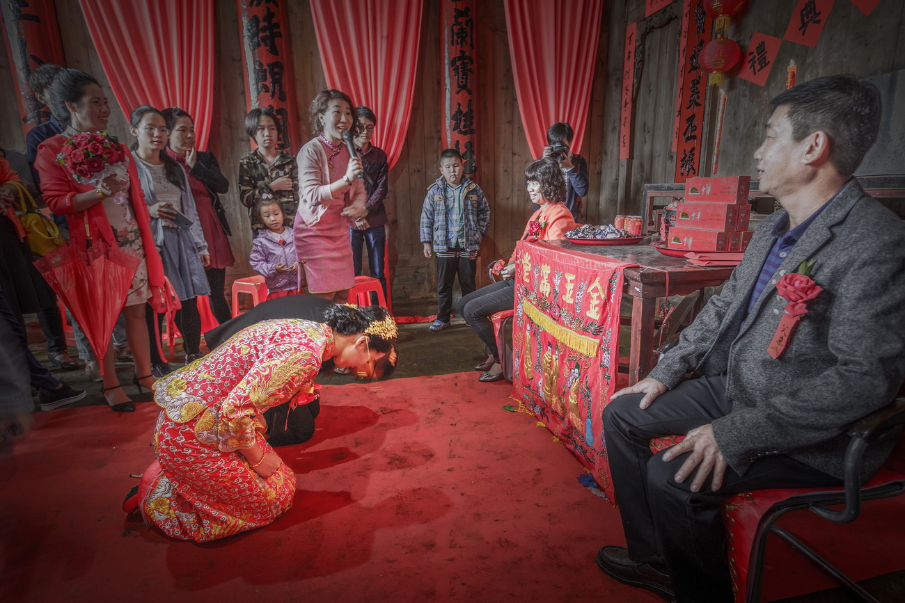 《古厝喜事》组照(6-4) 16年10月30日摄于福建省永泰县同安镇三捷村.