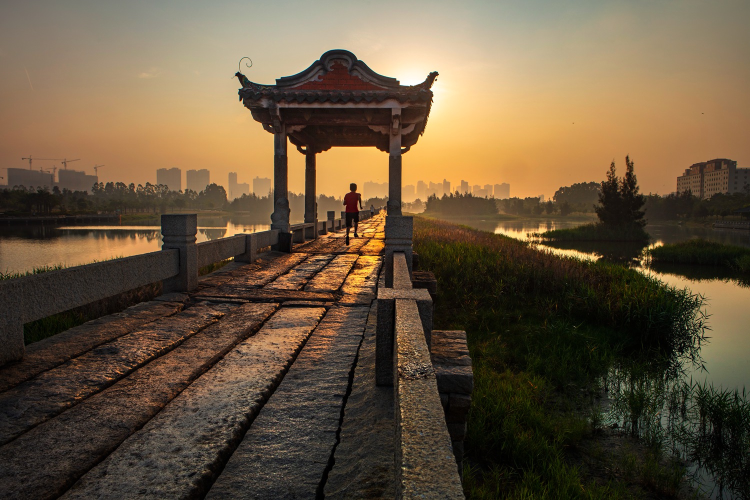 《安平桥晨曦》——张剑辉 摄-南靖土楼杯"中国传统