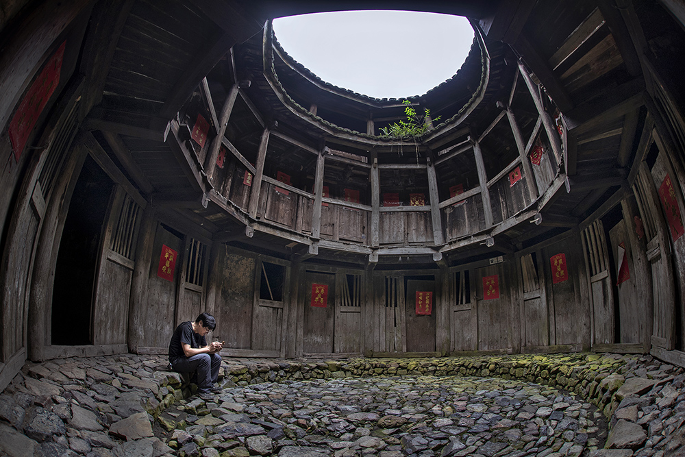 《根系故土》 2018年摄于南靖翠云楼