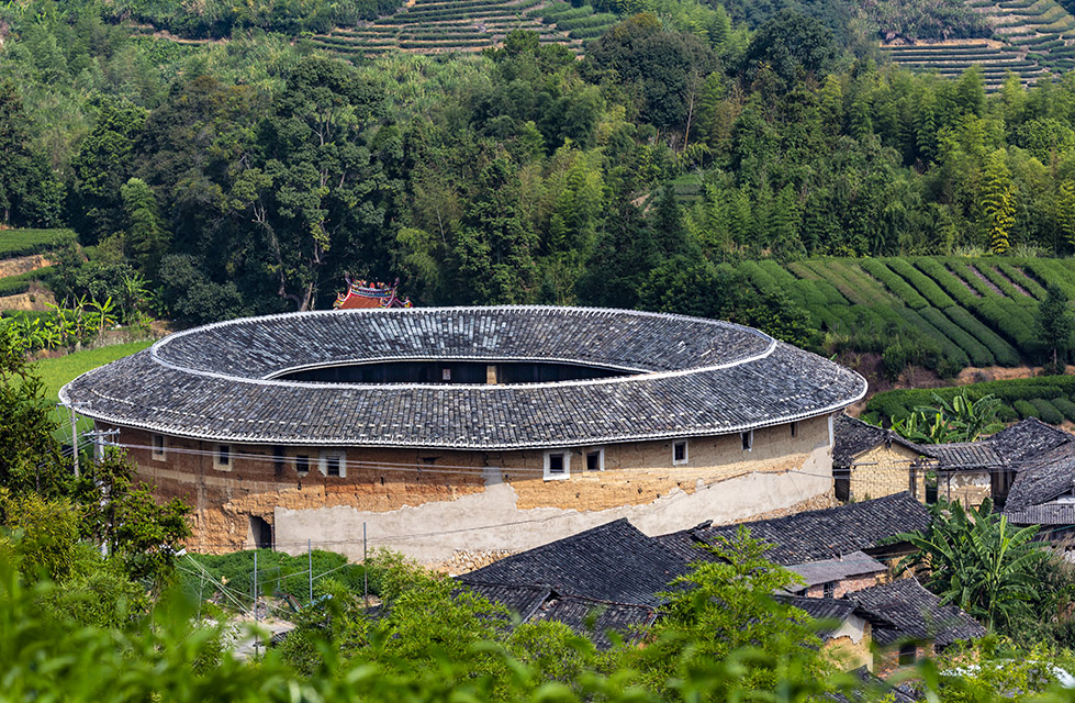 《绿色环抱》2018年8月摄于南靖县书洋镇 绿色环抱中的圆形土楼xt.jpg