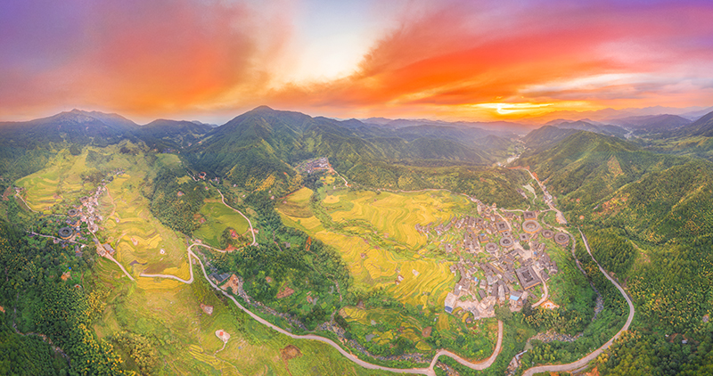 彩霞映初溪-福建省永定县下洋镇,2008年7月7日初溪土楼被世界科教文