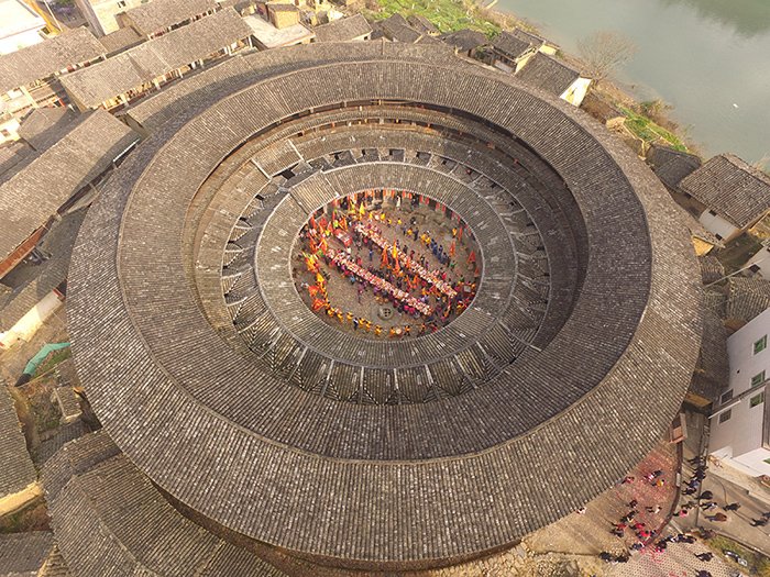 花萼楼祈福-广东格州大埔县大东镇联丰村,是目前广东土围楼中规模最大