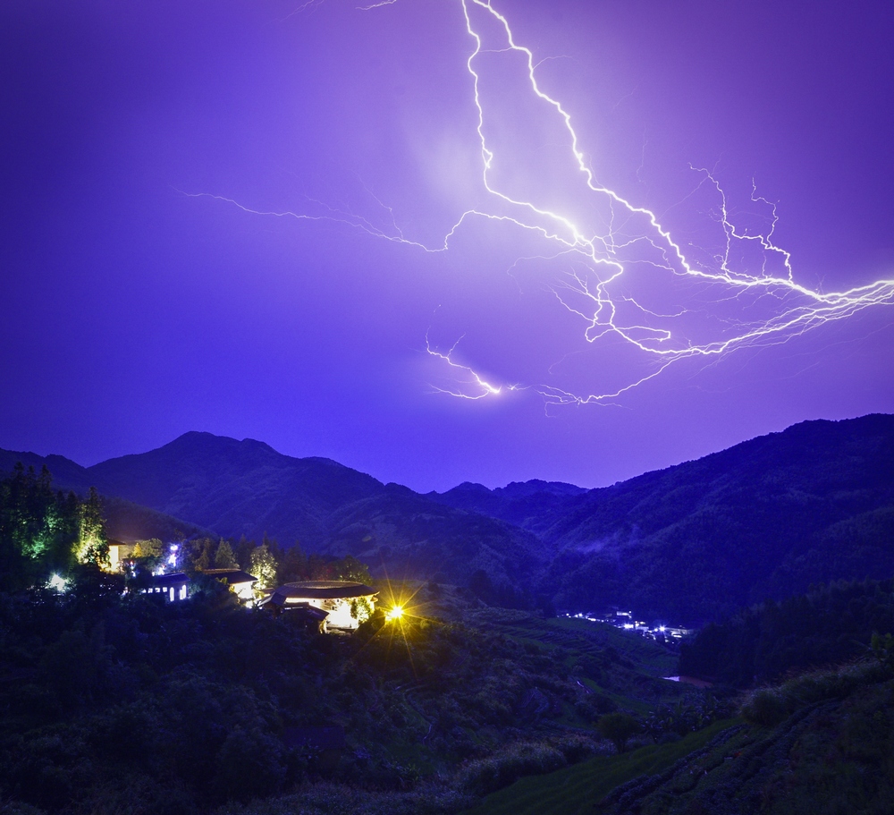 《雷雨夜》