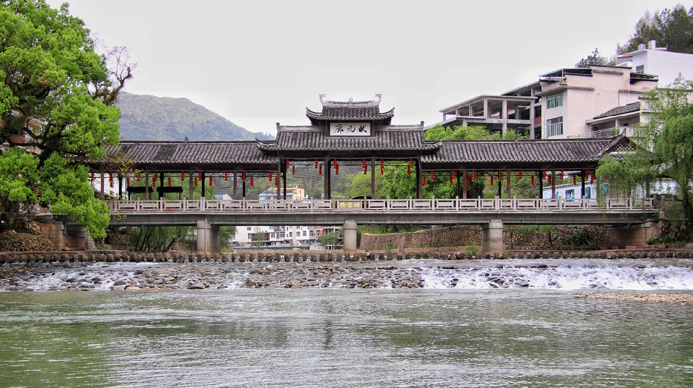 04.07 西浦村 厦门市思明区大学路154号2楼 361005 13950080581 蟾宫.